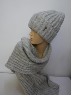 Szary komplet czapka i szal