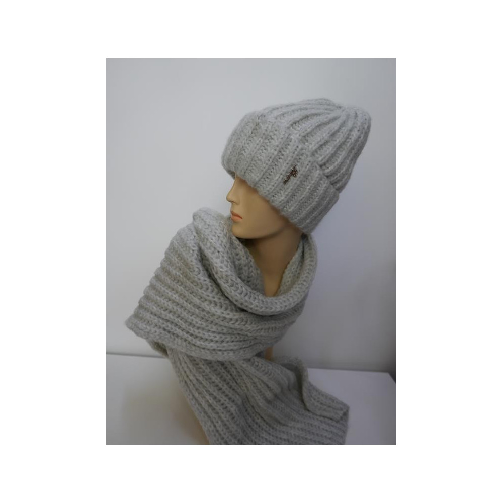 Szary komplet czapka i szal