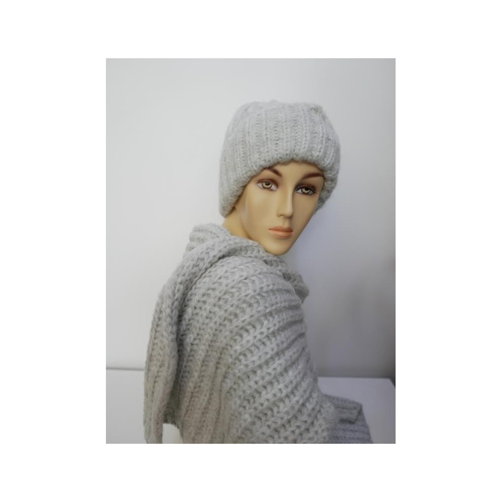 Szary komplet czapka i szal