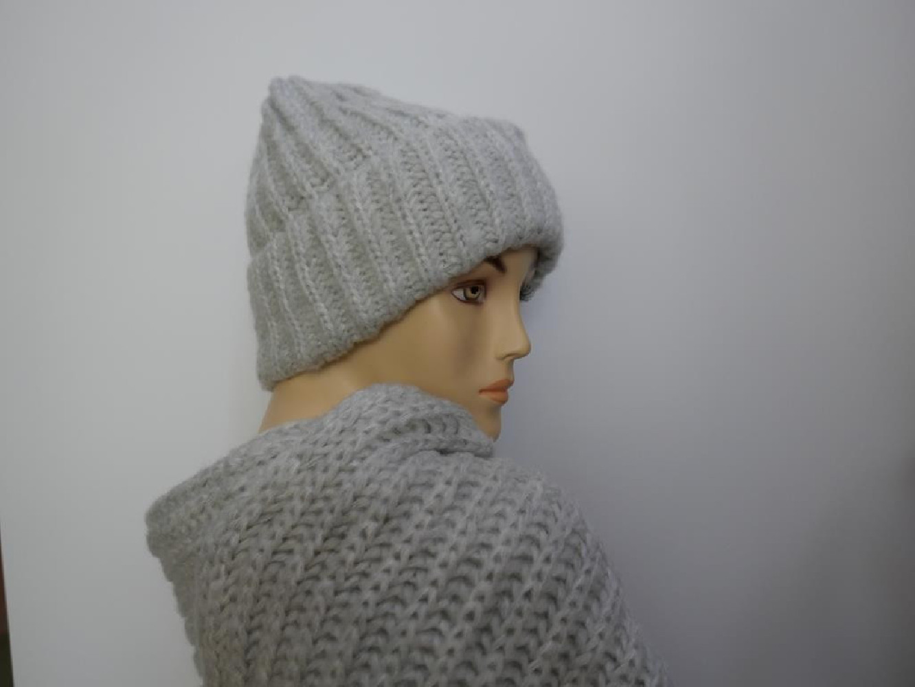 Szary komplet czapka i szal