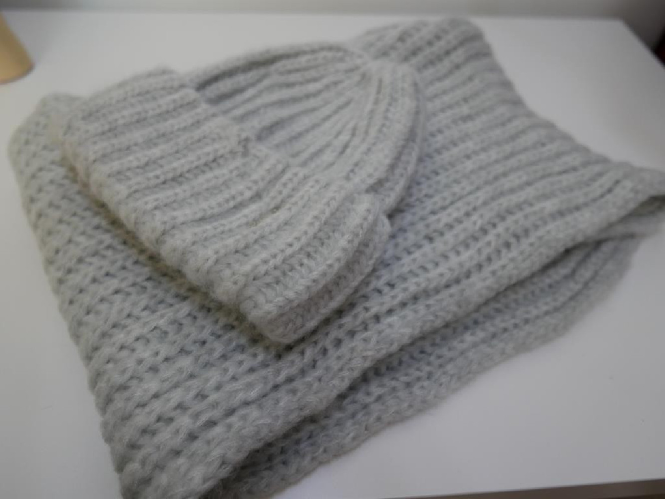 Szary komplet czapka i szal