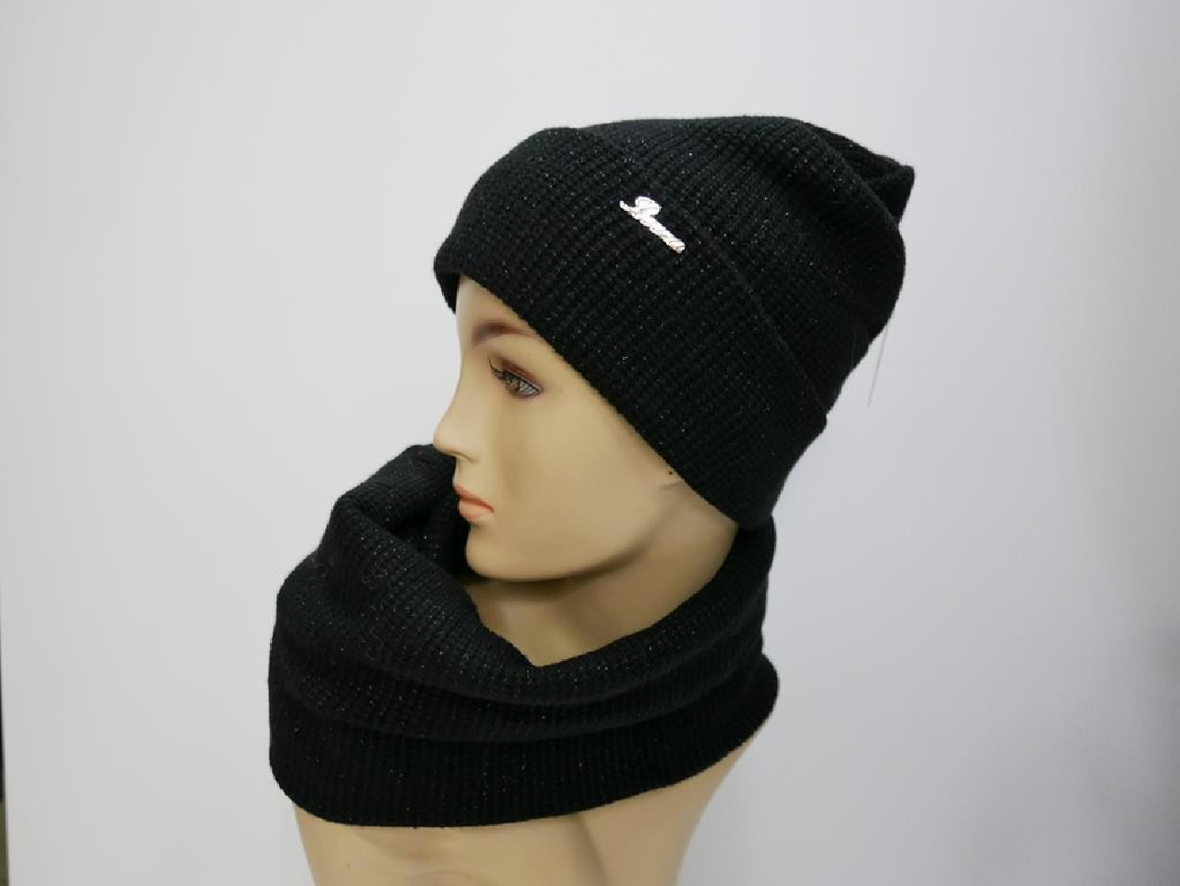 Czarny komplet czapka i szal