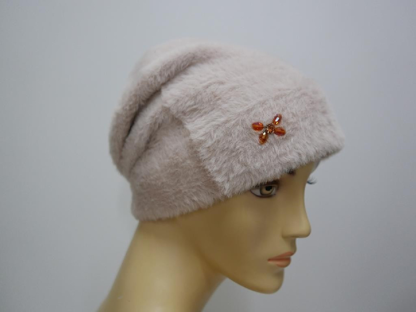 Różowa czapka z włosem "alpaka"