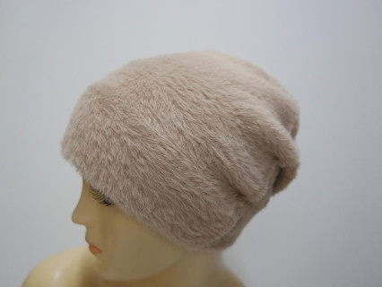Beżowa czapka z włosem "alpaka"
