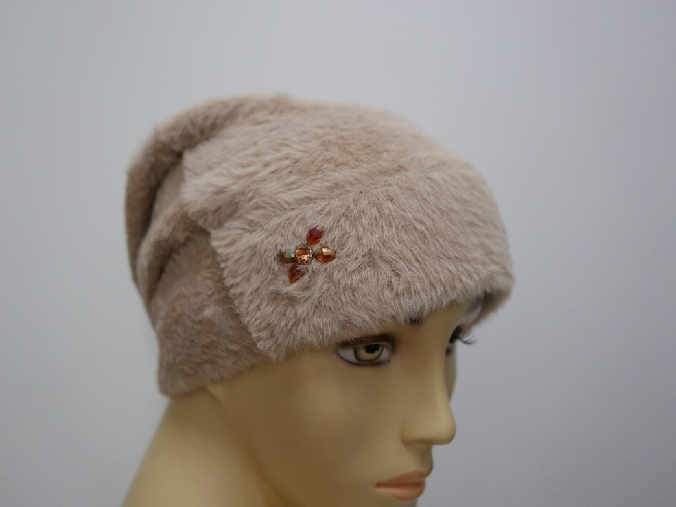 Beżowa czapka z włosem "alpaka"