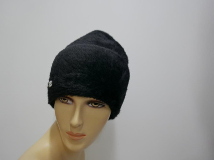 Czarna czapka z włosem "alpaka"