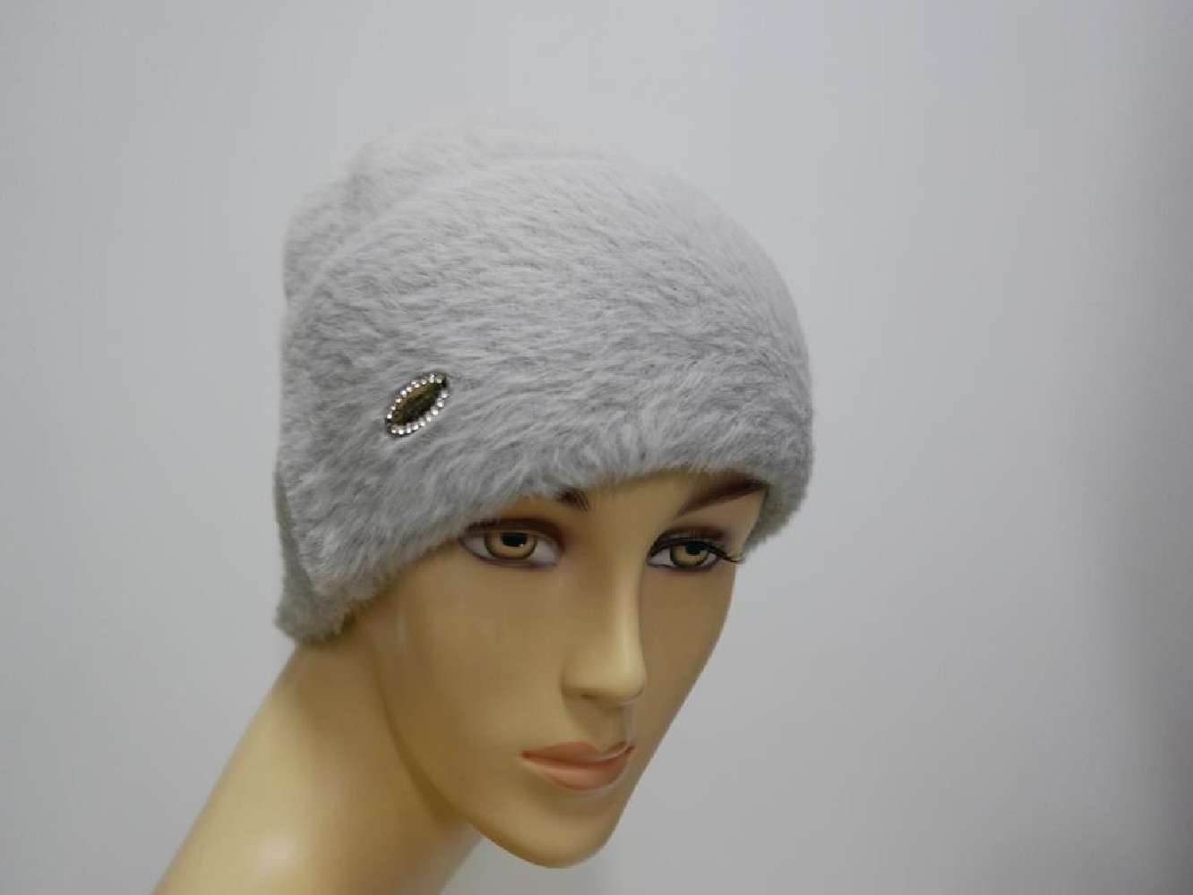 Szara czapka z włosem "alpaka"