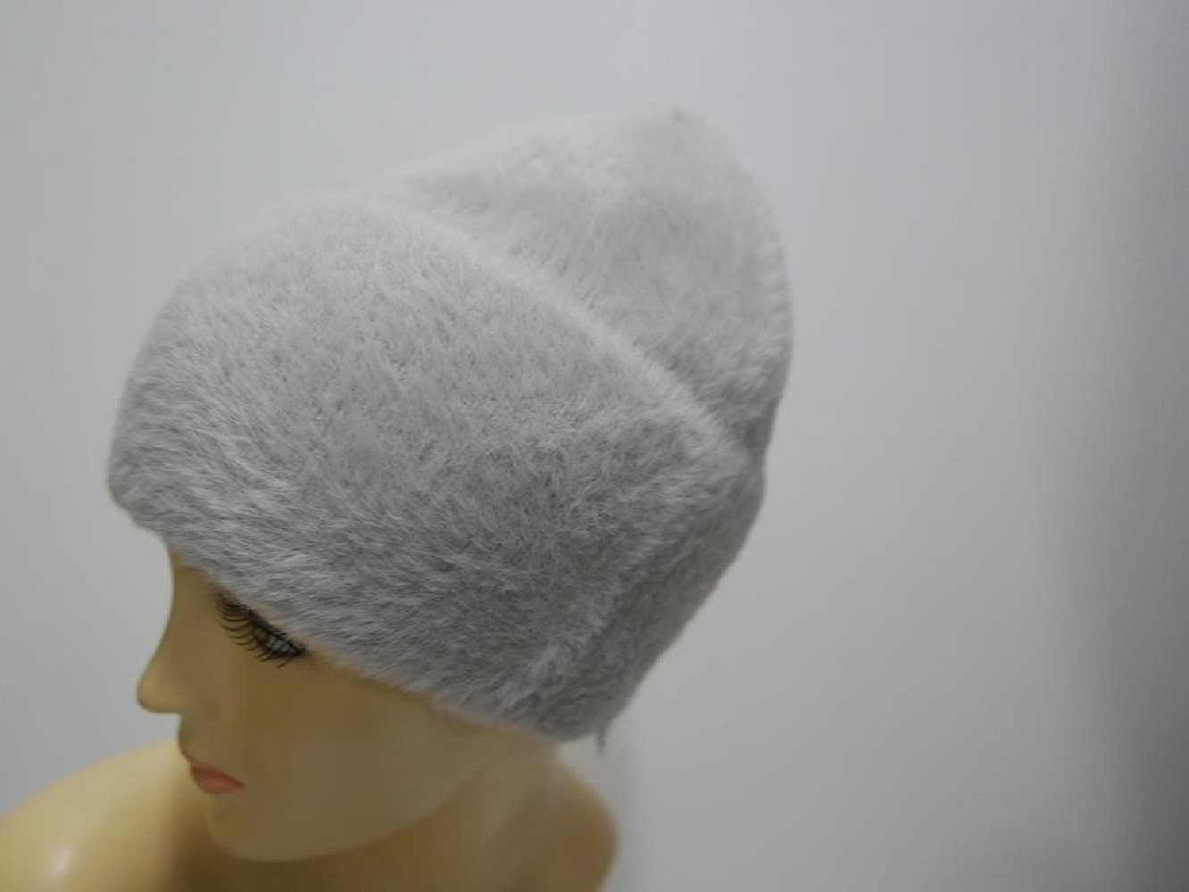 Szara czapka z włosem "alpaka"
