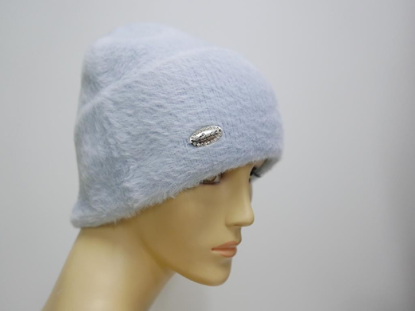 Błękitna czapka z włosem "alpaka"