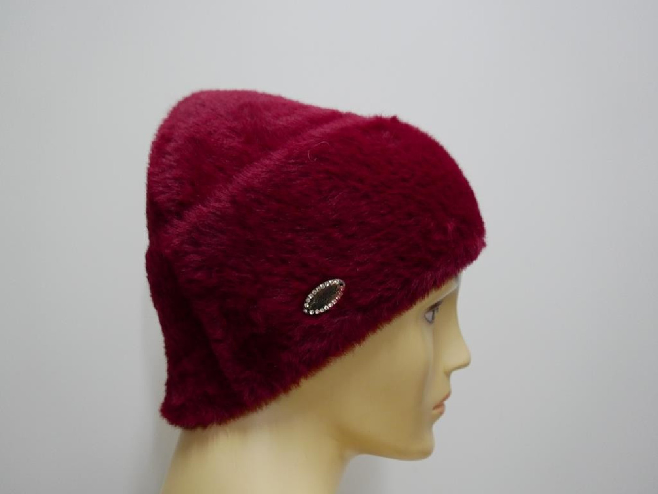 Bordowa czapka z włosem "alpaka"