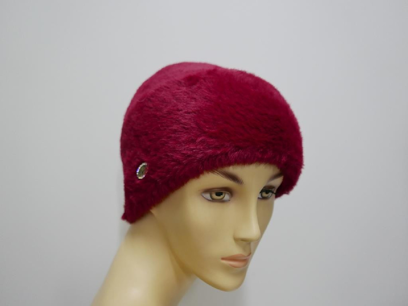 Bordowa czapka z włosem "alpaka"