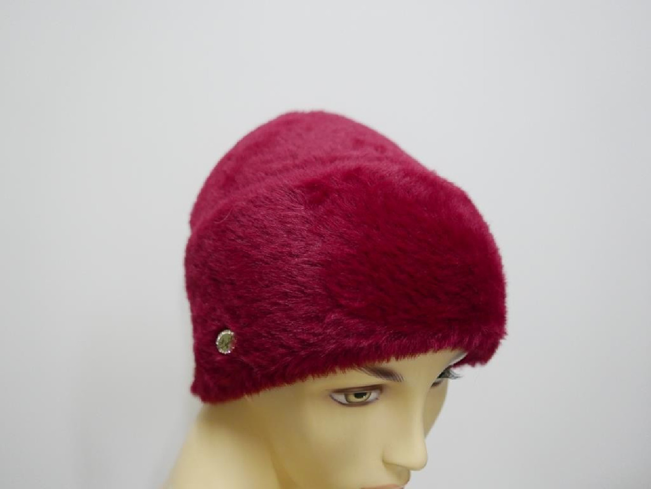 Bordowa czapka z włosem "alpaka"