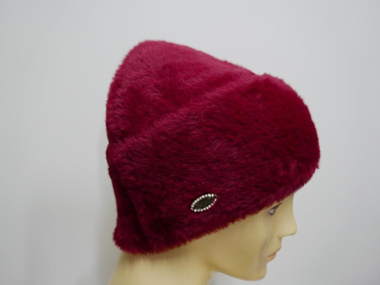 Bordowa czapka z włosem "alpaka"