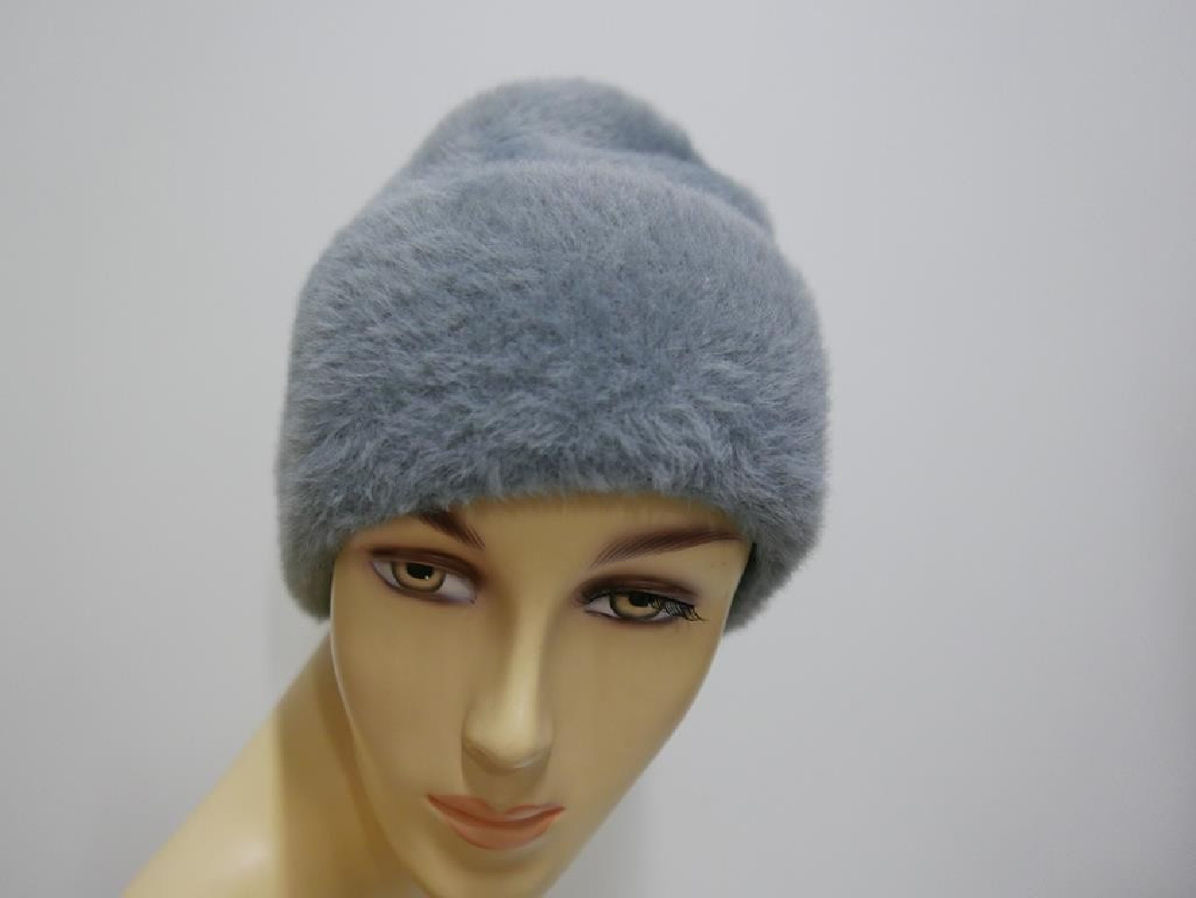 Szara czapka z włosem "alpaka"