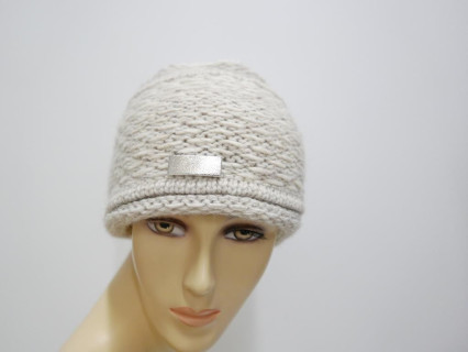 Beżowa czapka wełniana