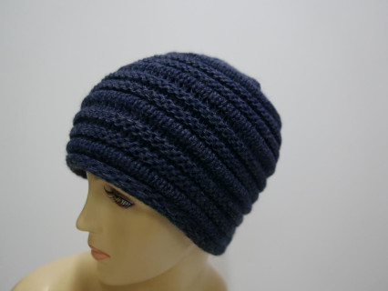 Granatowa czapka wełniana