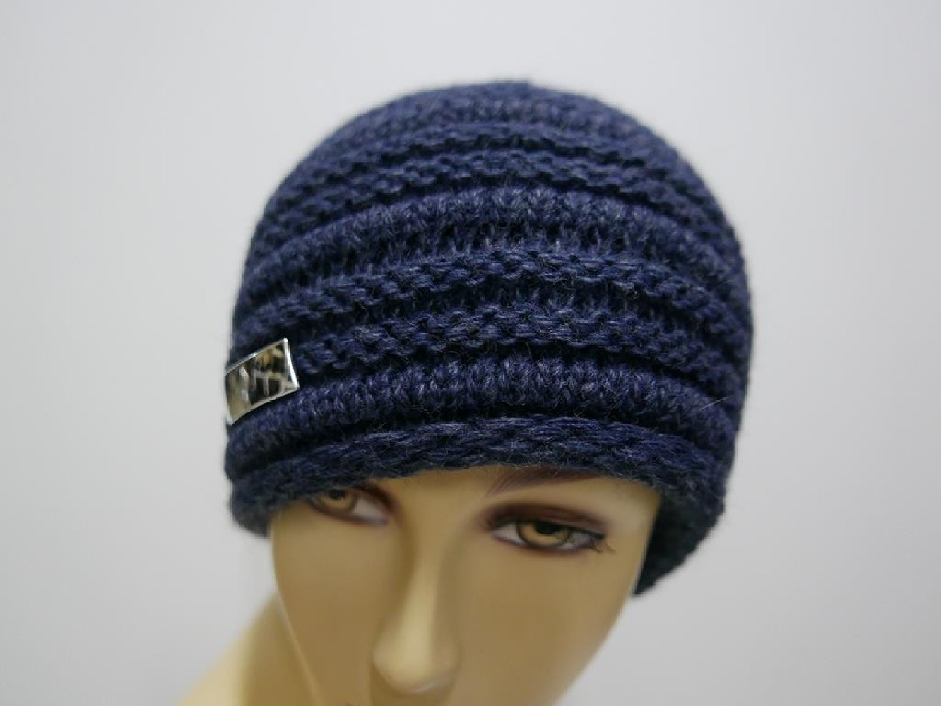 Granatowa czapka wełniana
