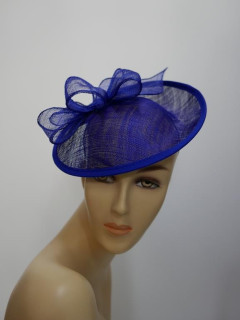 Royal blue kapelusik koktajlowy z sinamay na przepasce