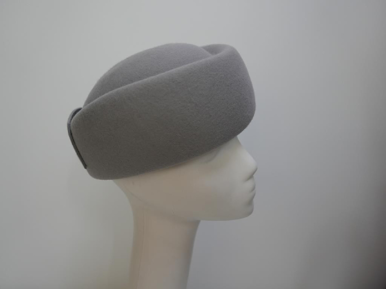 Tears- szary toczek filcowy 53-56 cm