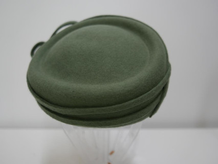 Tomira groszkowa zieleń toczek filcowy z rozmiar uniwersalny