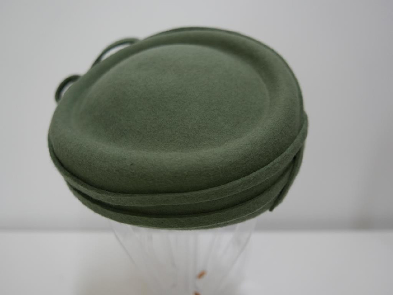 Tomira groszkowa zieleń toczek filcowy z rozmiar uniwersalny