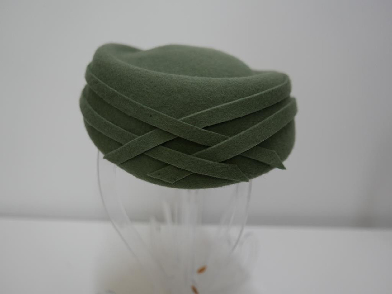 Tomira groszkowa zieleń toczek filcowy z rozmiar uniwersalny