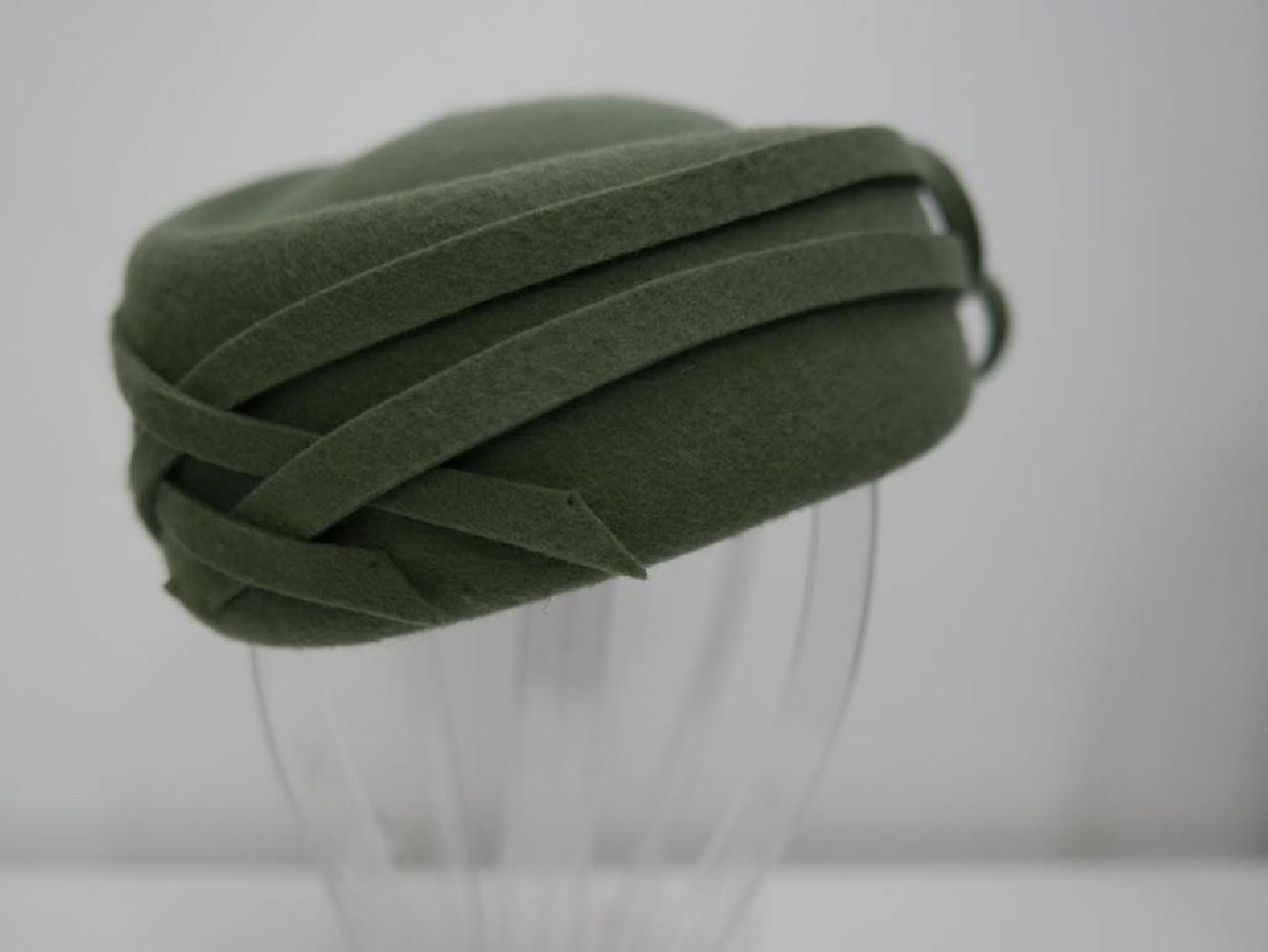 Tomira groszkowa zieleń toczek filcowy z rozmiar uniwersalny