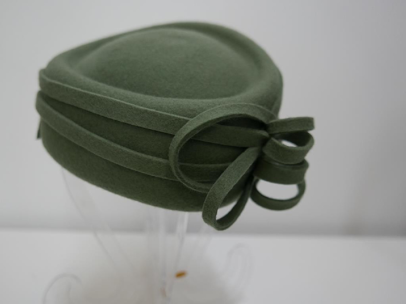 Tomira groszkowa zieleń toczek filcowy z rozmiar uniwersalny