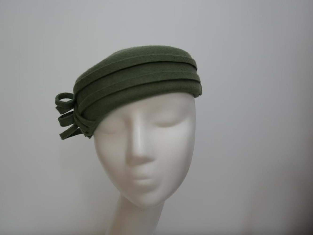 Tomira groszkowa zieleń toczek filcowy z rozmiar uniwersalny