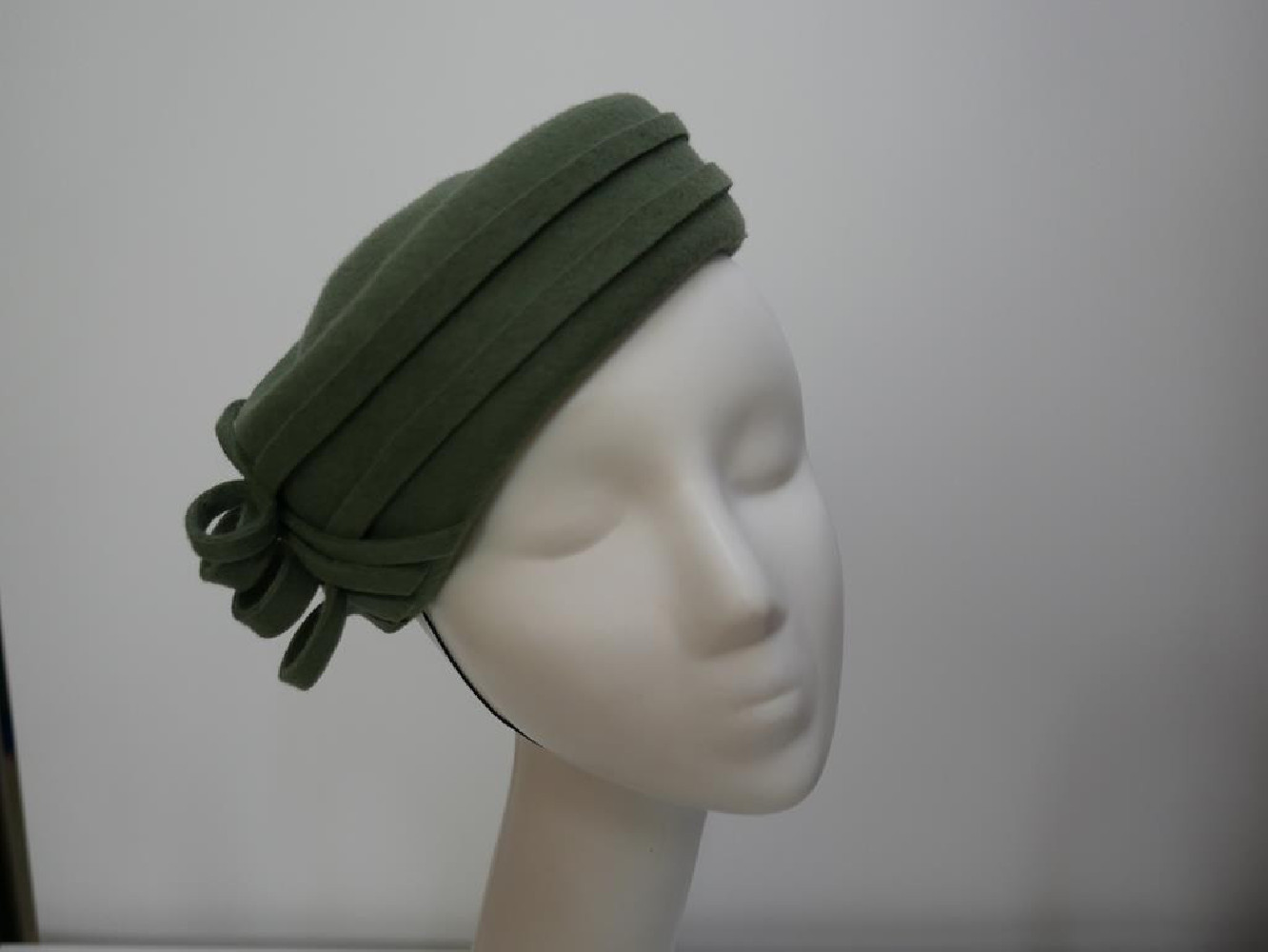 Tomira groszkowa zieleń toczek filcowy z rozmiar uniwersalny