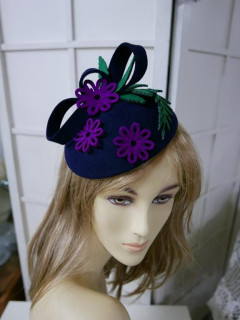 Kwiatki granatowy fascynator z fuksją i zielenią