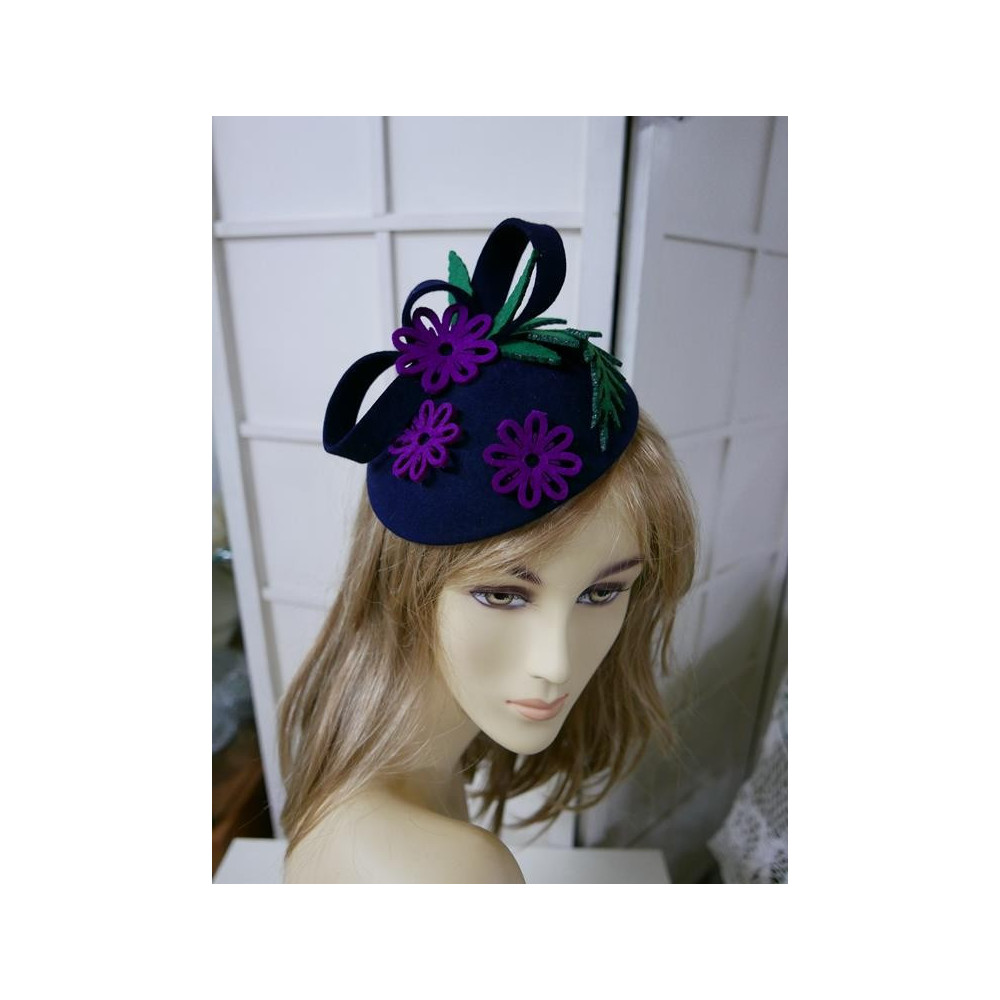 Kwiatki granatowy fascynator z fuksją i zielenią