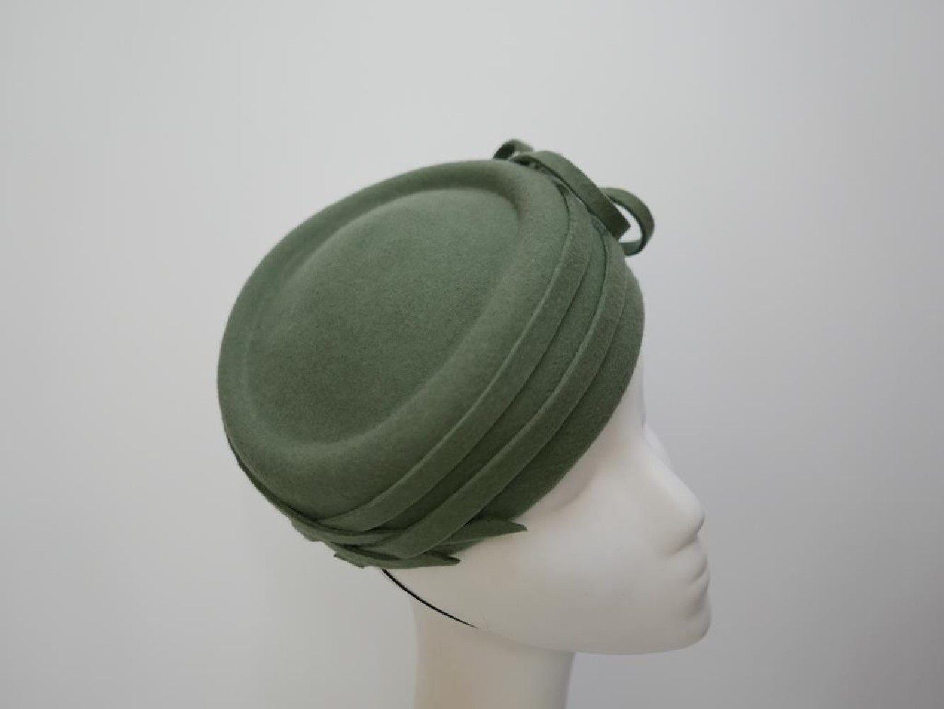 Tomira groszkowa zieleń toczek filcowy z rozmiar uniwersalny