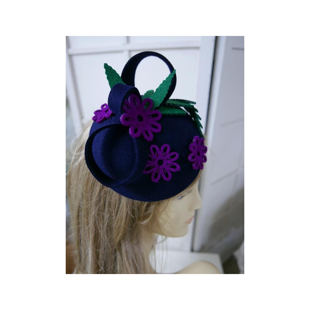 Kwiatki granatowy fascynator z fuksją i zielenią