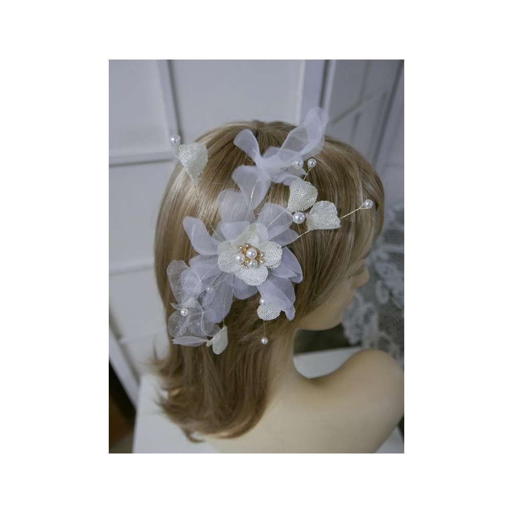 Kremowy stroik fascynator do włosów sukni kapelusza