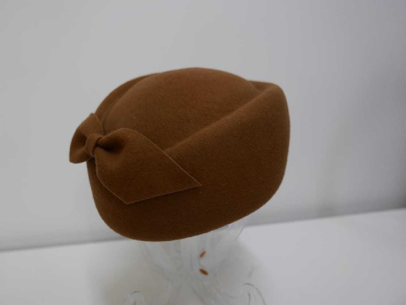 Olga karmelowy filcowy toczek 53 -56 cm