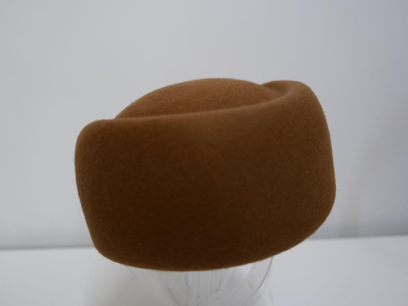 Olga karmelowy filcowy toczek 53 -56 cm