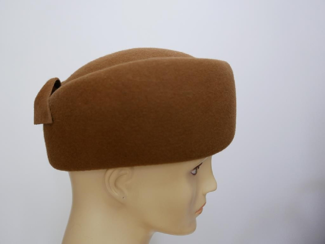 Olga karmelowy filcowy toczek 53 -56 cm