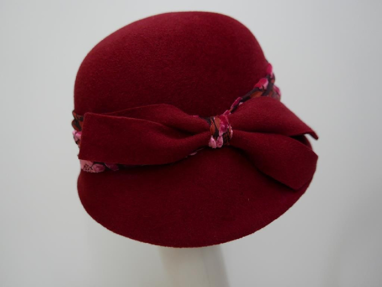 Sława Czerwony  kapelusz klosz lata 20-ste 55-57 cm