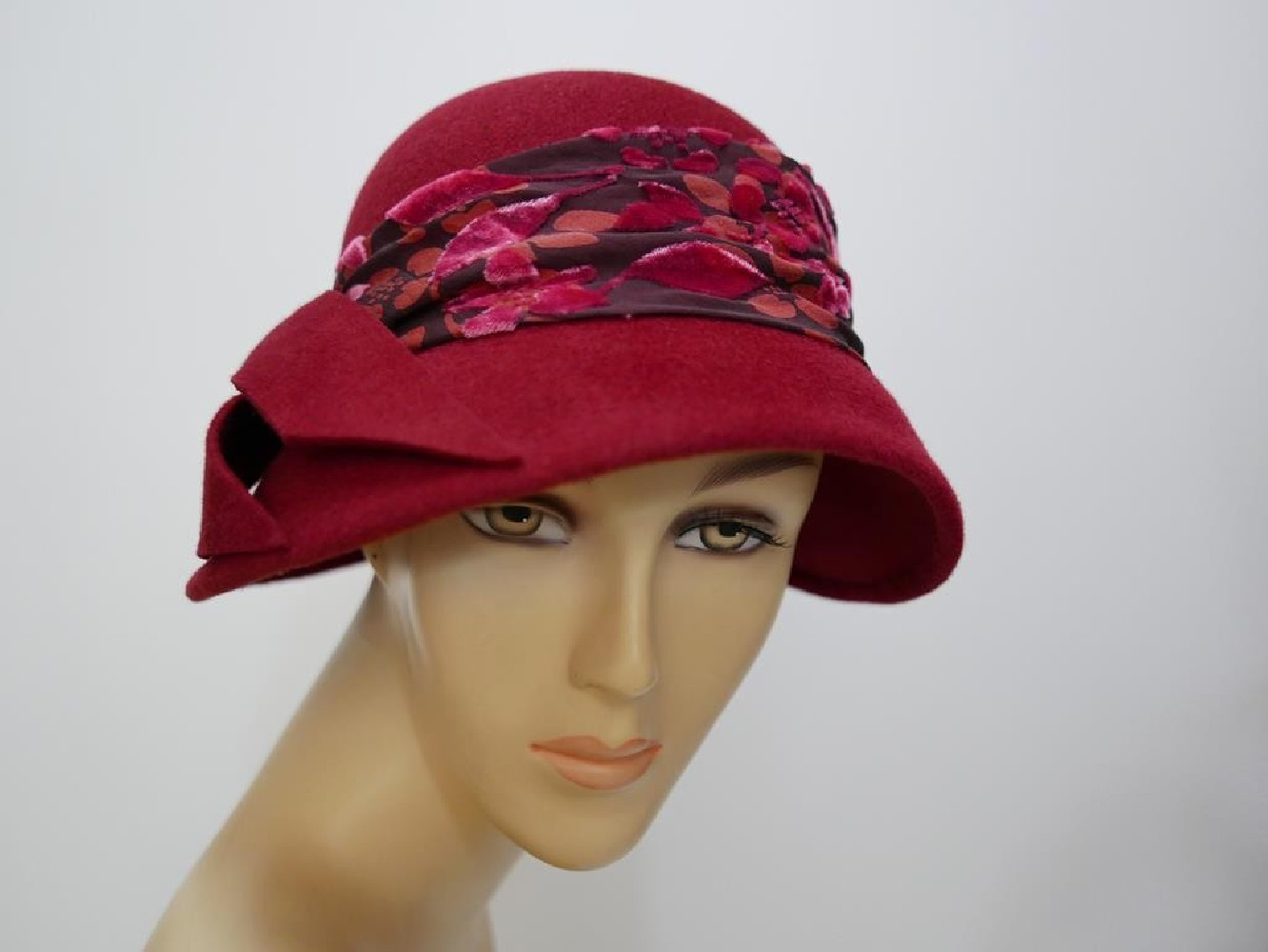 Sława Czerwony  kapelusz klosz lata 20-ste 55-57 cm