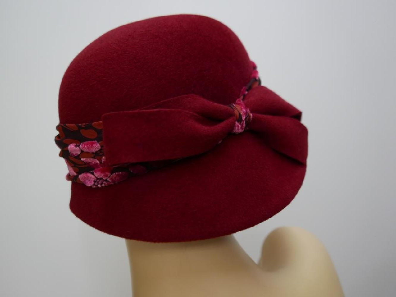 Sława Czerwony  kapelusz klosz lata 20-ste 55-57 cm