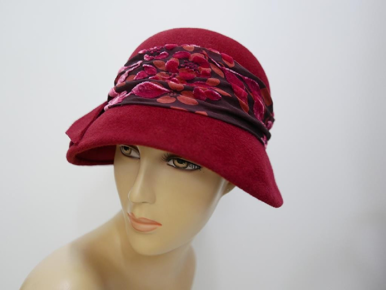 Sława Czerwony  kapelusz klosz lata 20-ste 55-57 cm