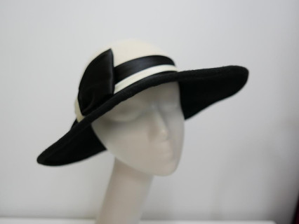 Emma śmietankowo czarny kapelusz z dużym rondem -54-57 cm