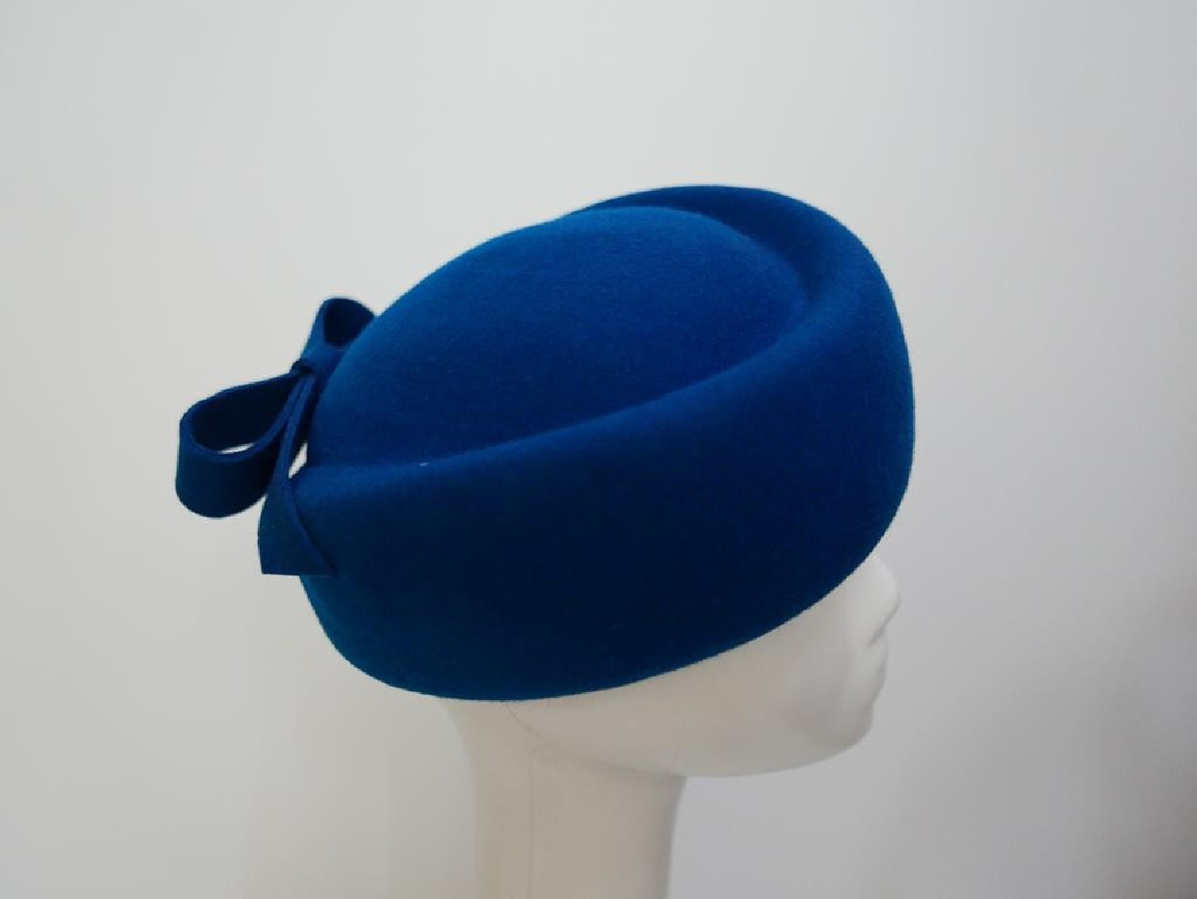 Tears- turkusowy toczek filcowy 53-56 cm