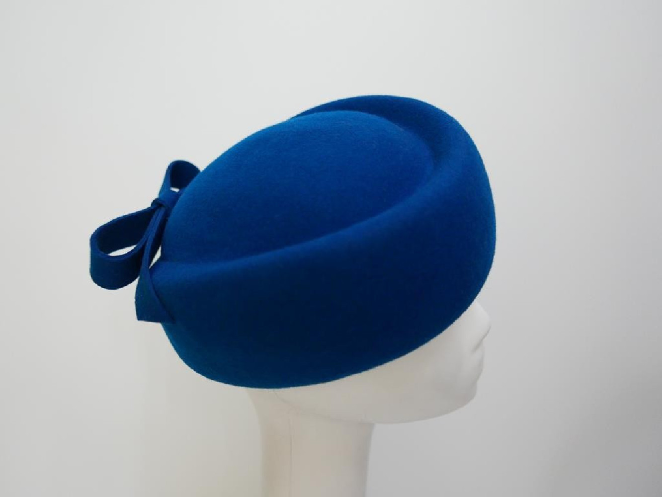 Tears- turkusowy toczek filcowy 53-56 cm