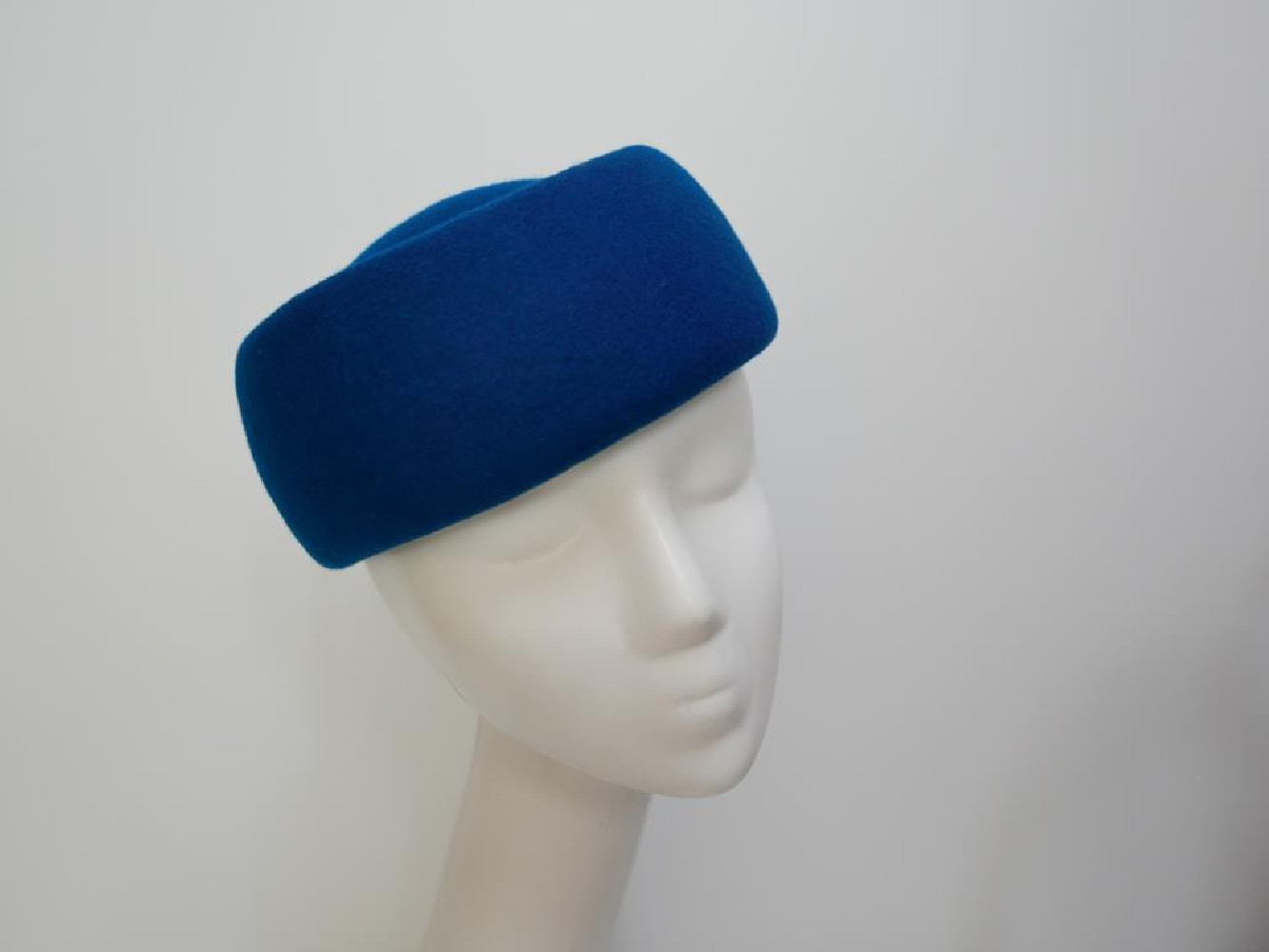 Tears- turkusowy toczek filcowy 53-56 cm