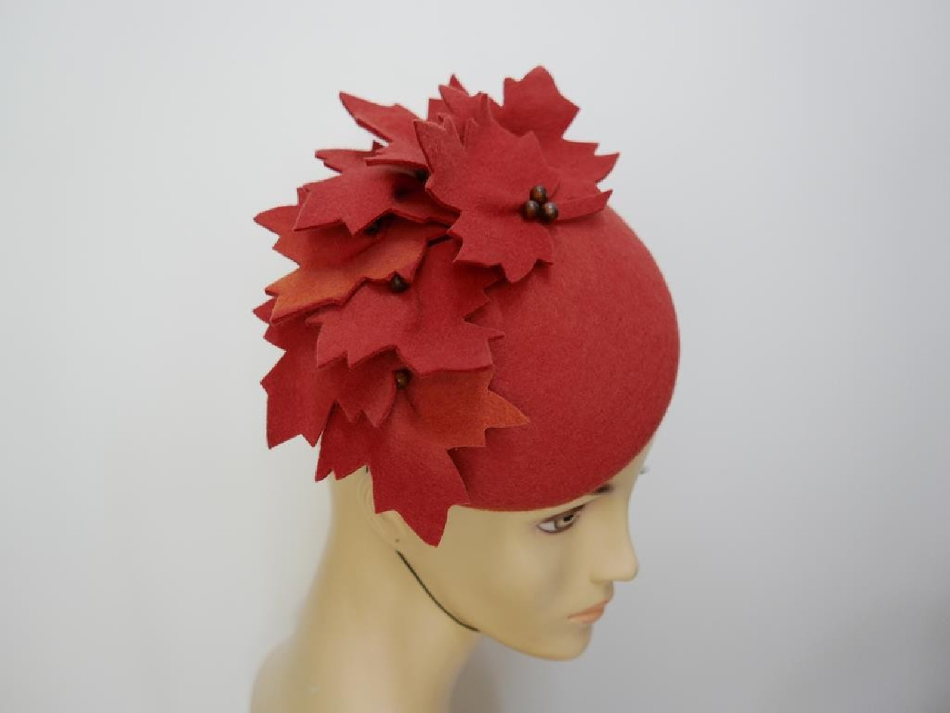 Ismena- rudy mini toczek filcowy