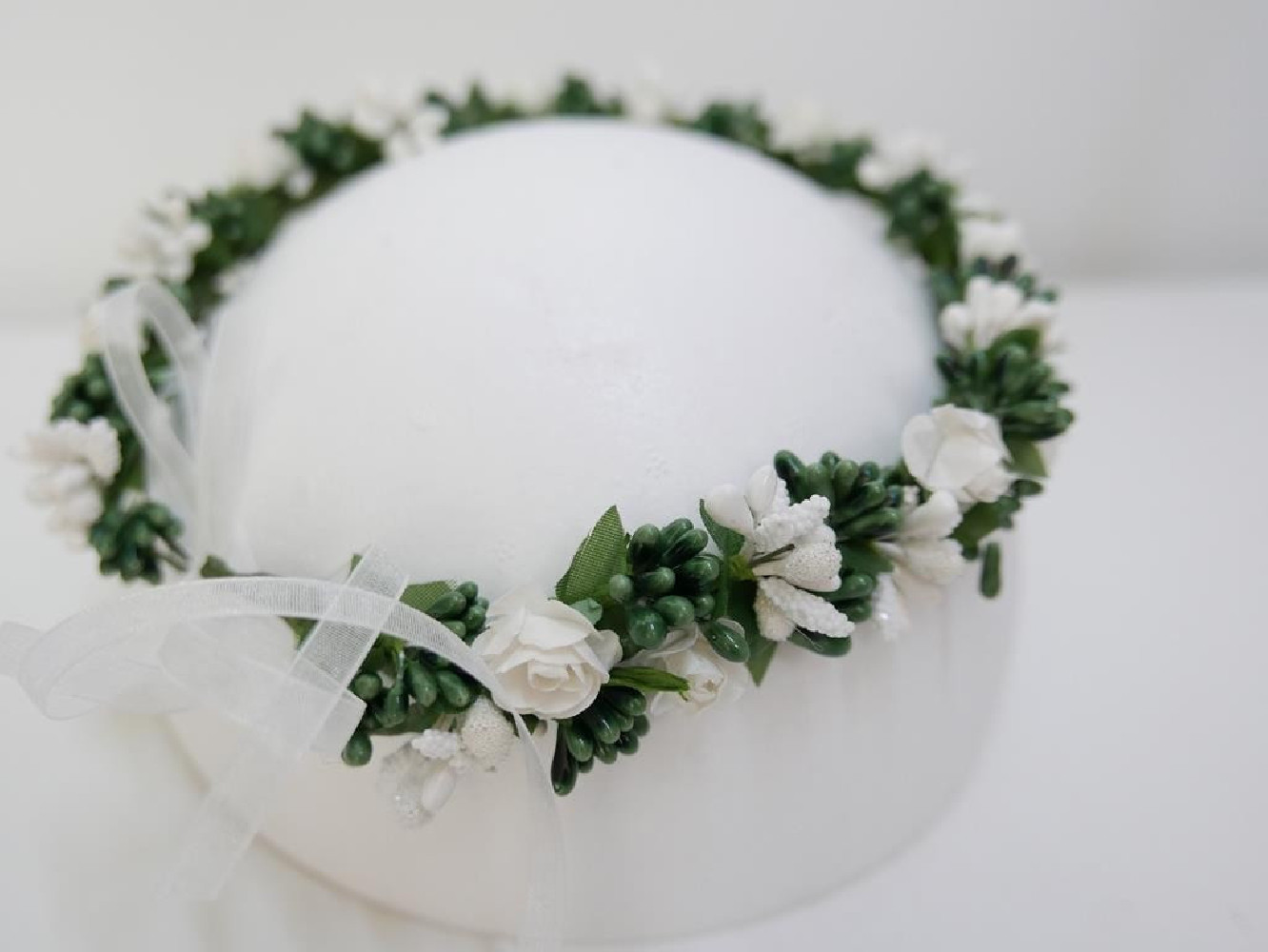 Biało zielony wianek do modelowania- plastyczny