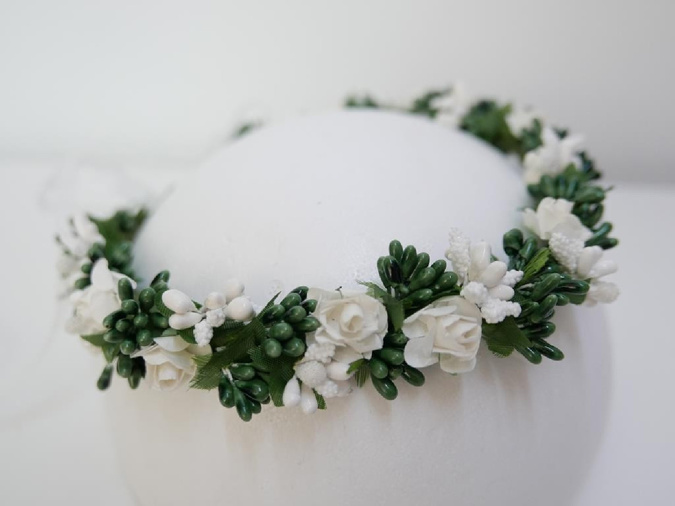 Biało zielony wianek do modelowania- plastyczny