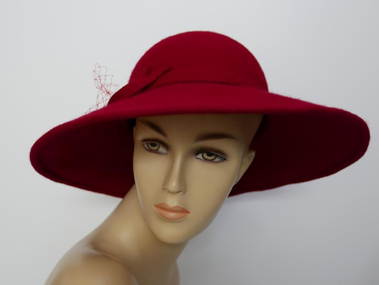 Vegas -czerwony kapelusz z dużym rondem-54-57 cm